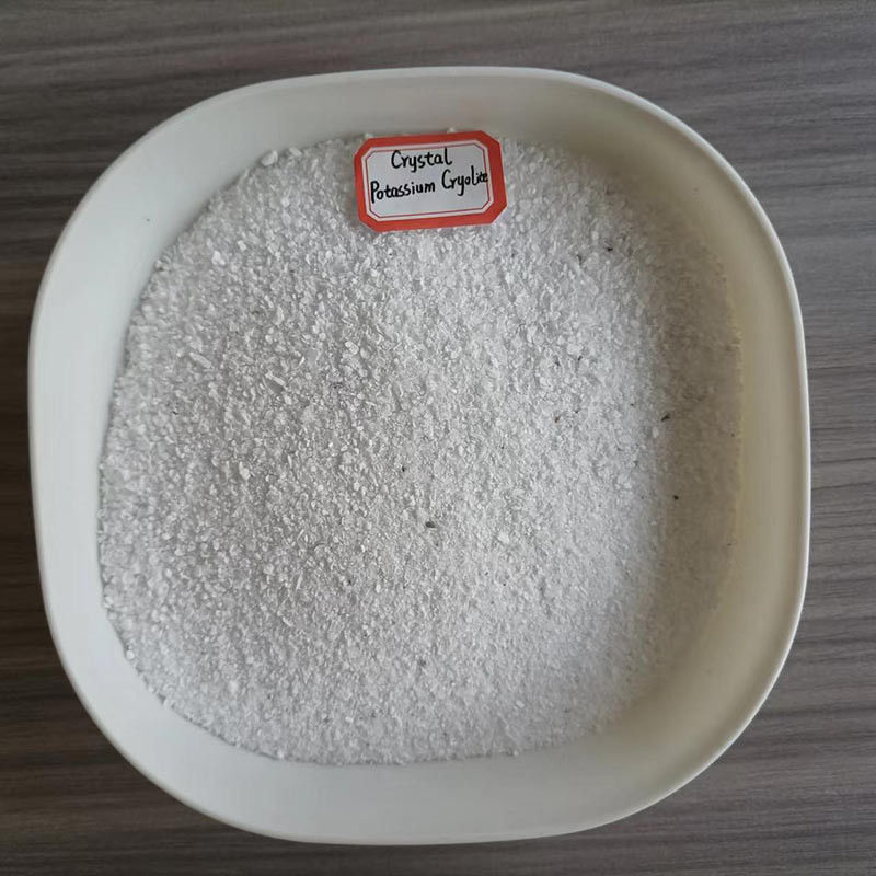 Kalium Cryolite tidak larut dalam air bubuk putih digunakan sebagai fluks dalam proses pengelasan las dan pembuatan aluminium