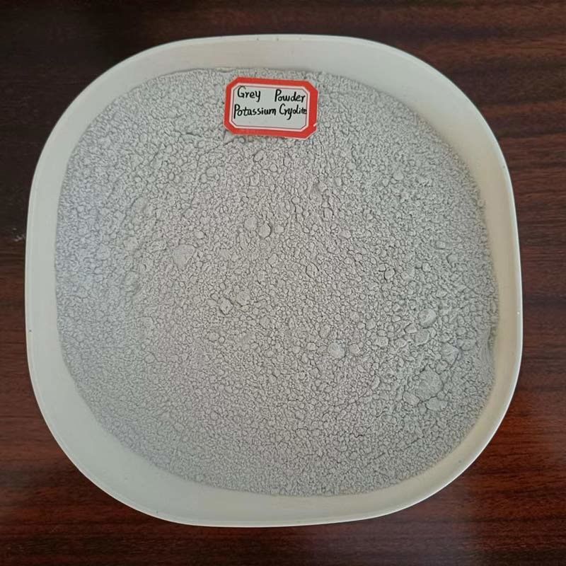 Kalium Cryolite tidak larut dalam air bubuk putih digunakan sebagai fluks dalam proses pengelasan las dan pembuatan aluminium