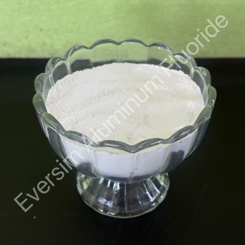 Kemurnian tinggi CAS7784-18-1 Bubuk putih AlF3 Kristal Fluorida Aluminium untuk produksi abrasif