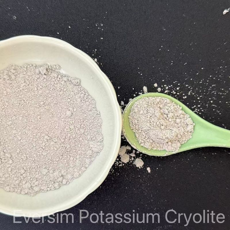 Produk kimia kemurnian tinggi Bubuk abu-abu Kalf4 Kalium Cryolite Digunakan sebagai emulsifier untuk kaca