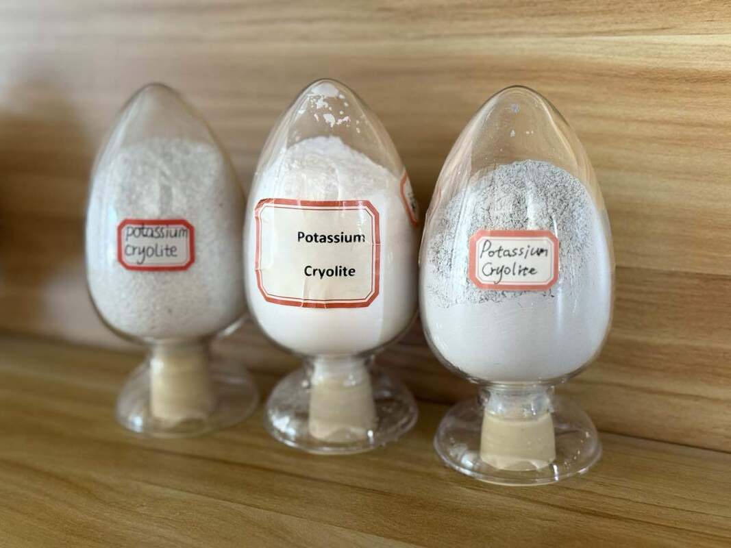 Titik leleh Kriolit Kalium Fluorida Putih/abu-abu 560-580 °C bahan kimia industri untuk berbagai aplikasi manufaktur